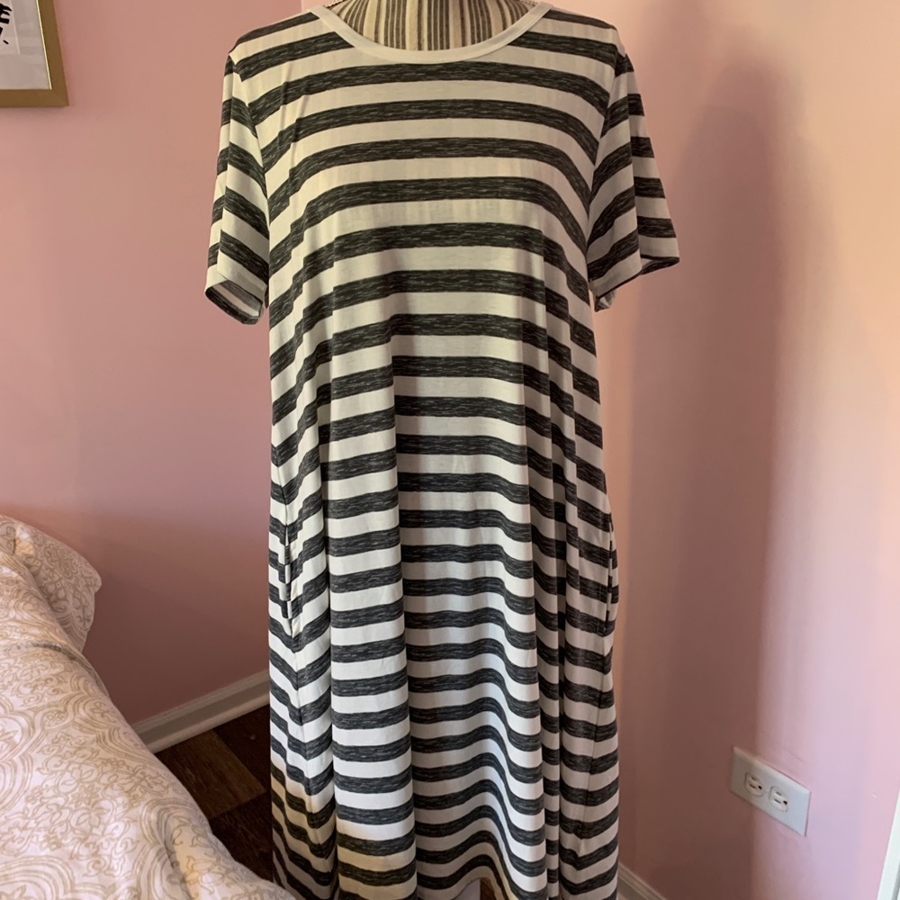 LuLaRoe Gray and white striped Jessie dress